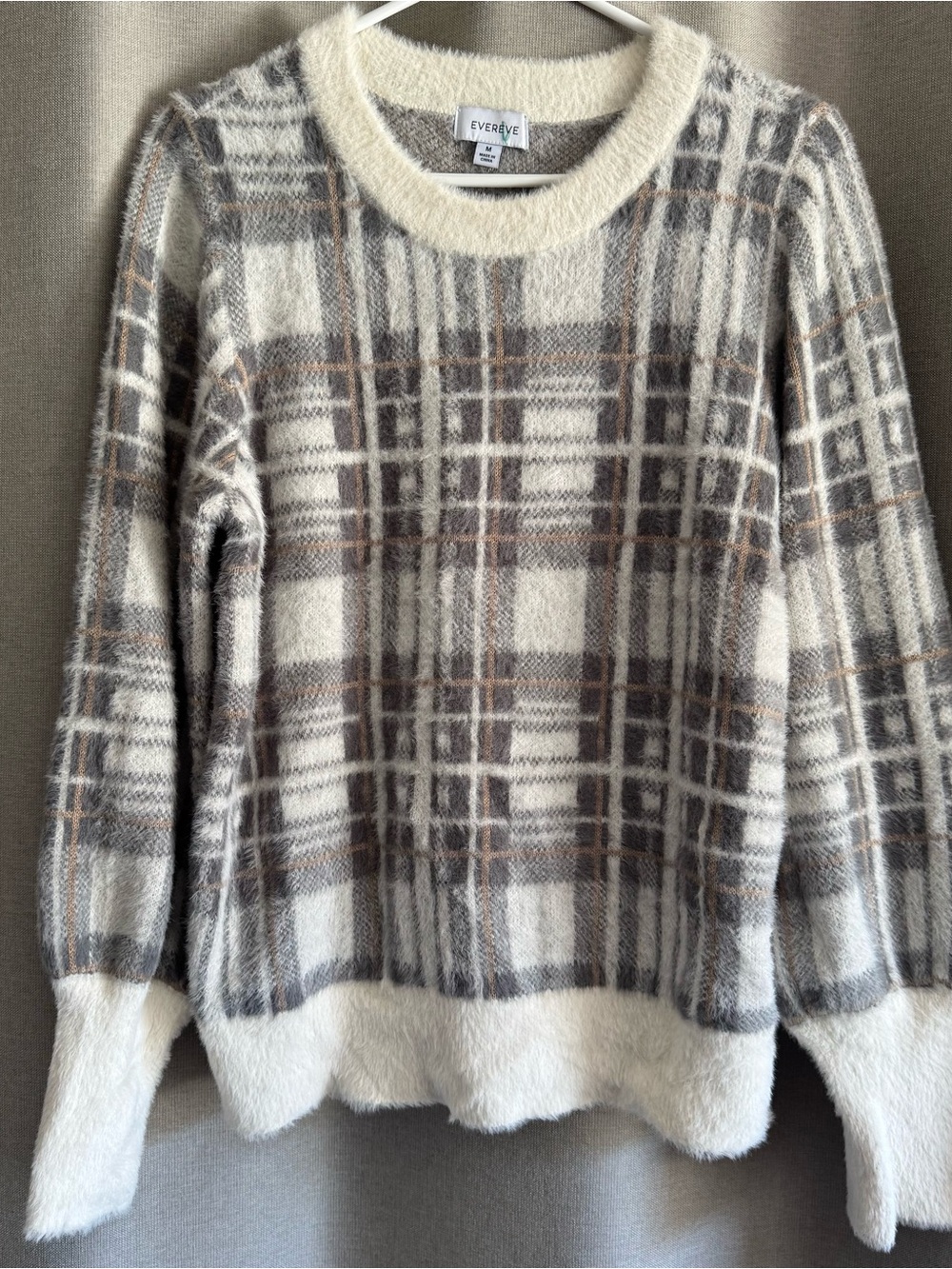 Evereve Cream Plaid Fuzzy Eyelash Knit Sweater size Medium